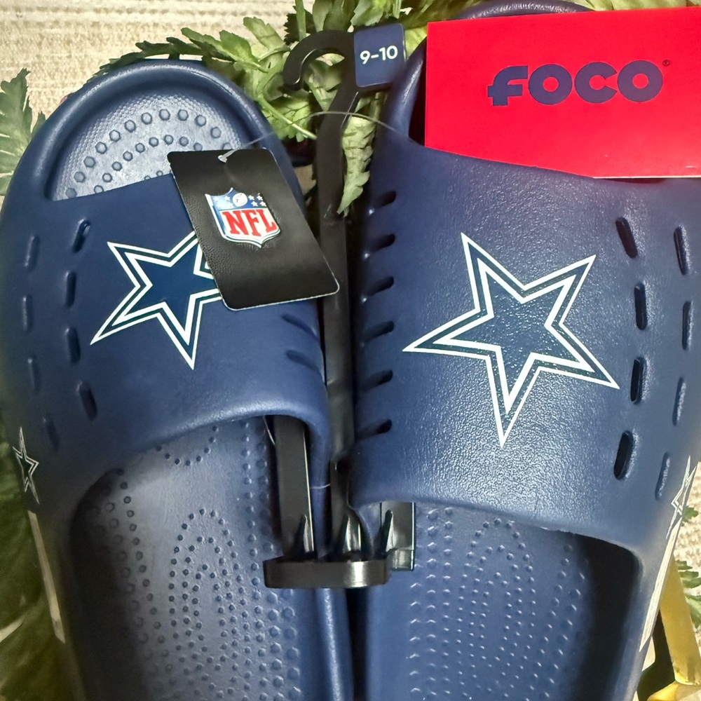 NWT- NFL DALLAS COWBOYS Blue Sandals with Iconic Star Design size 9/10